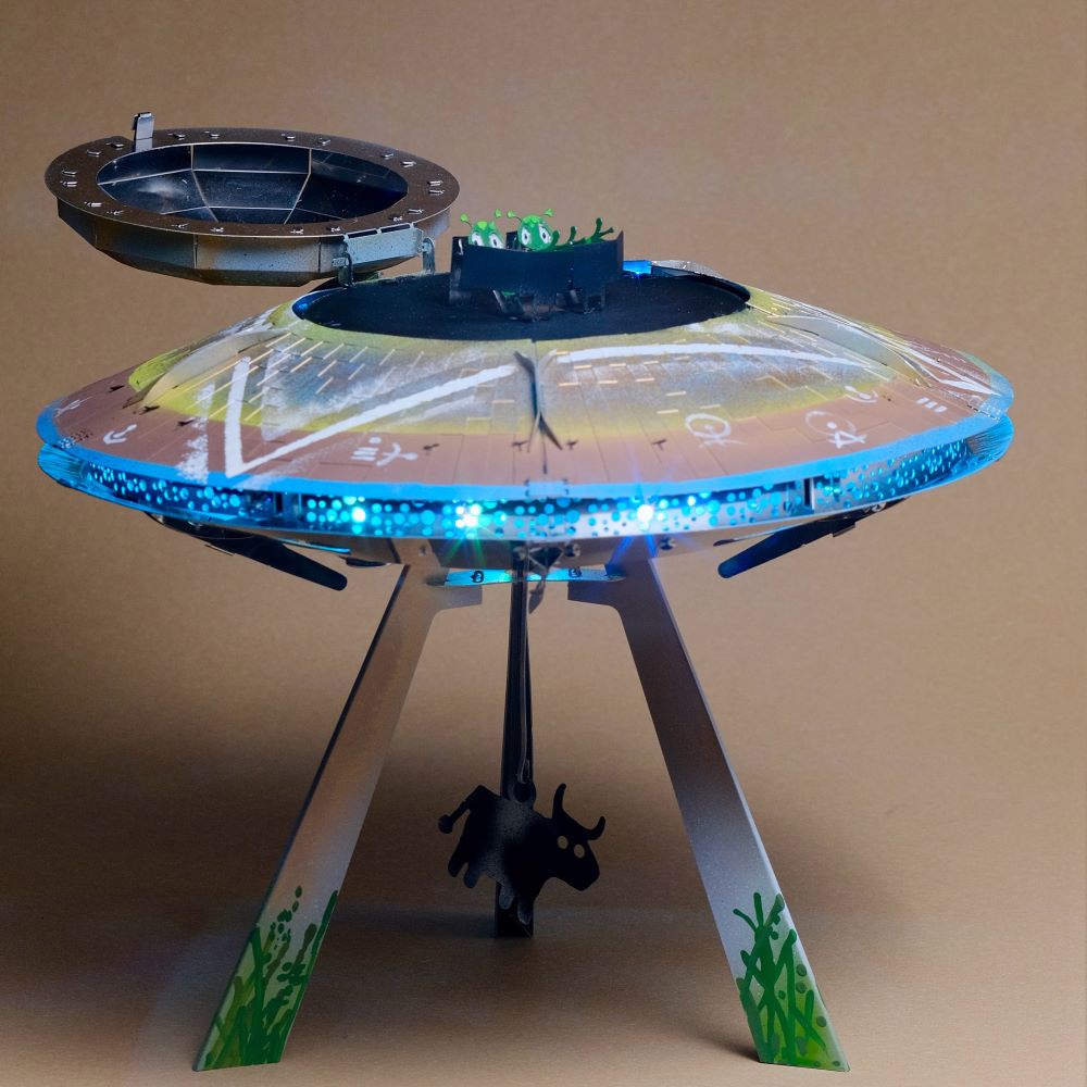 Stellar Raiders UFO with Aliens Electronic Model DIY Kit - Image 7