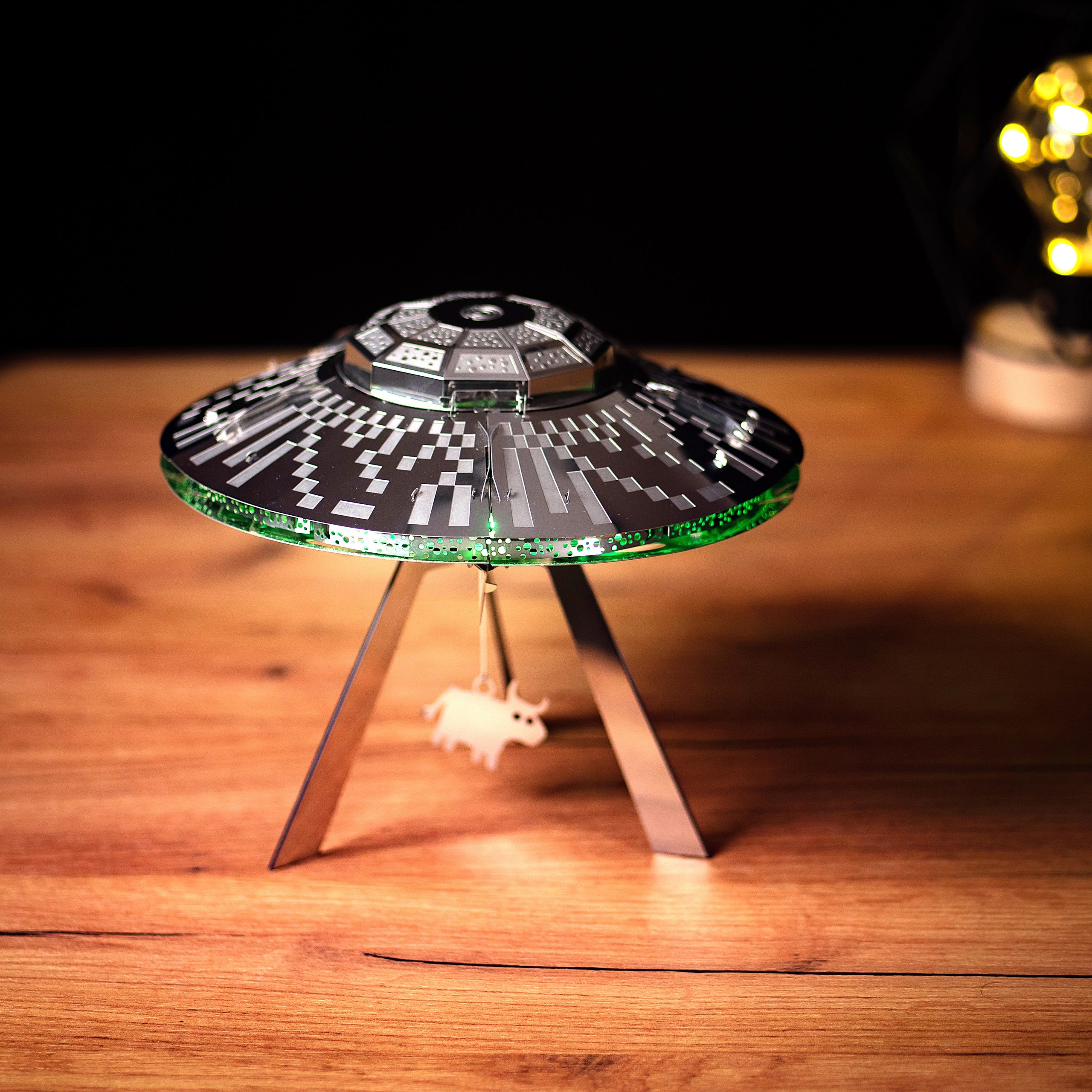 Stellar Raiders UFO with Aliens Electronic Model DIY Kit - Image 9